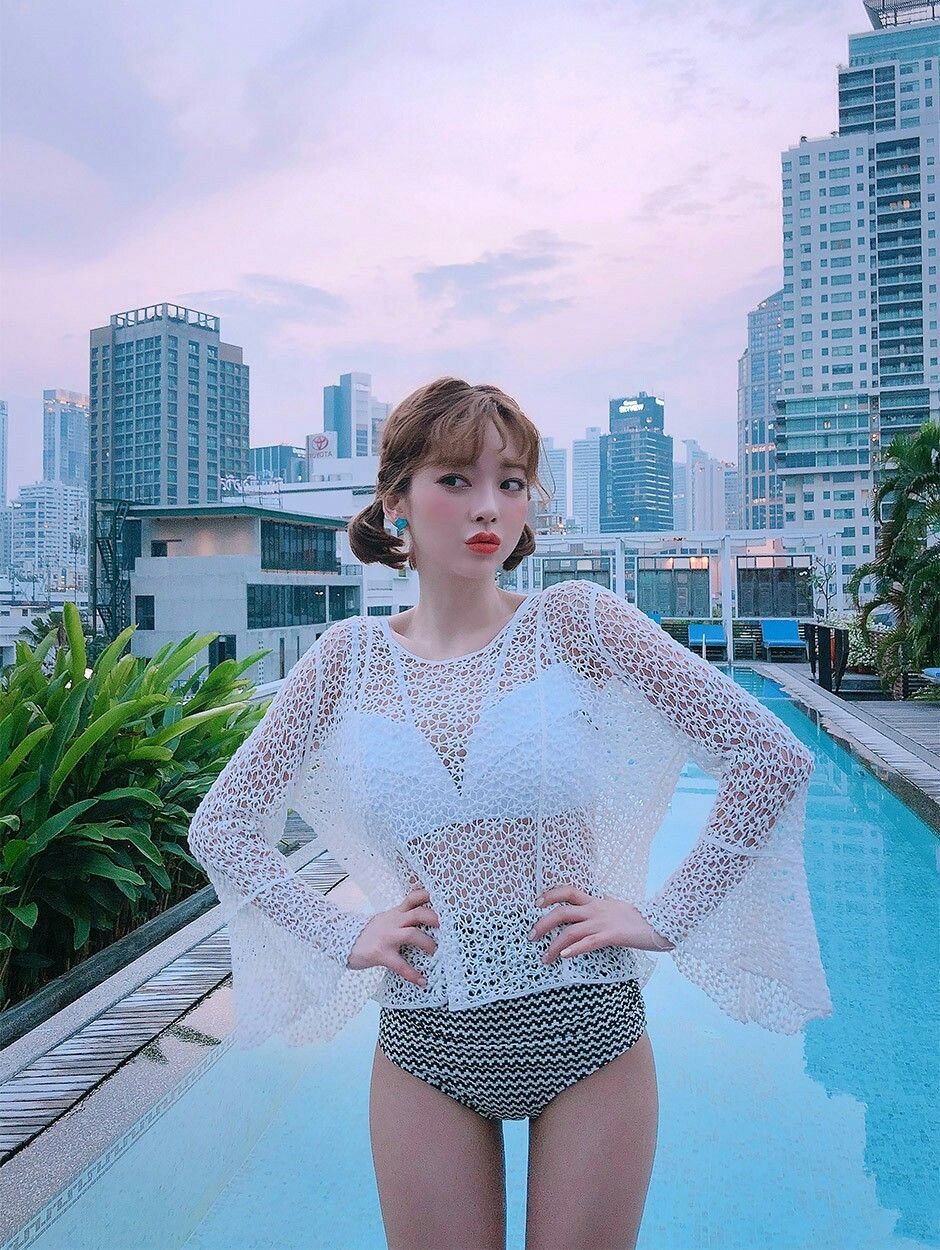 Chloe Chuu Selfie