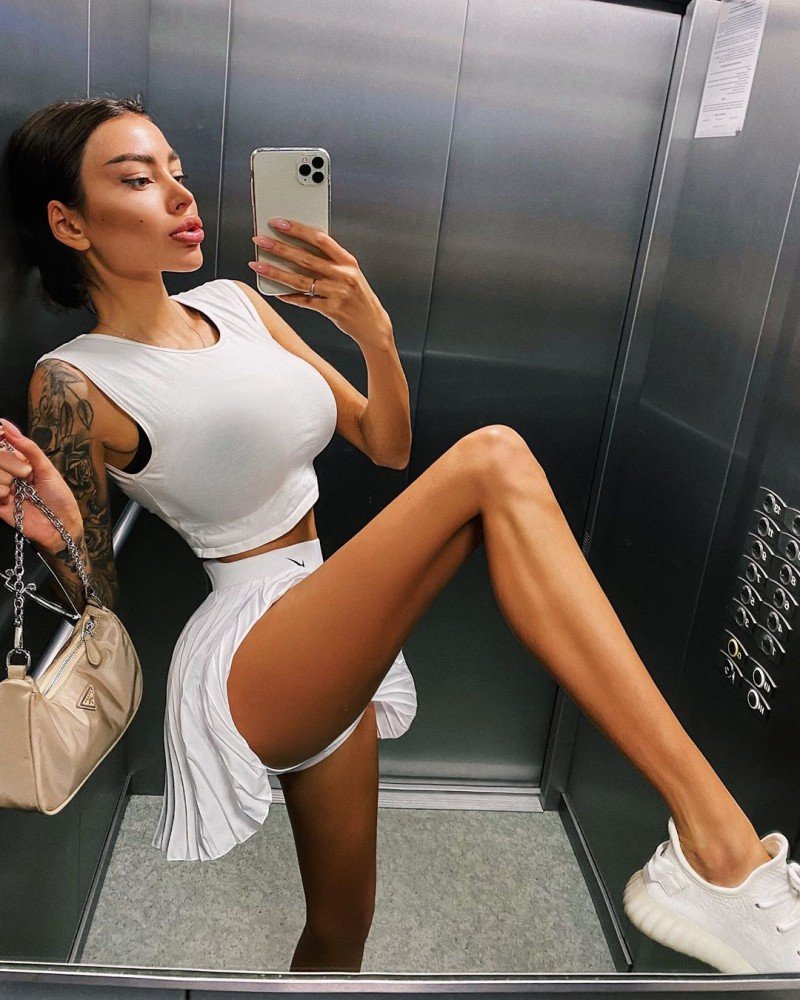 Model Alena Omovich