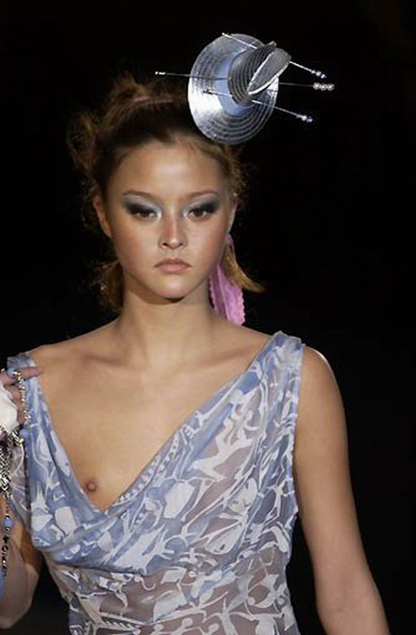 Naked actress Devon Aoki