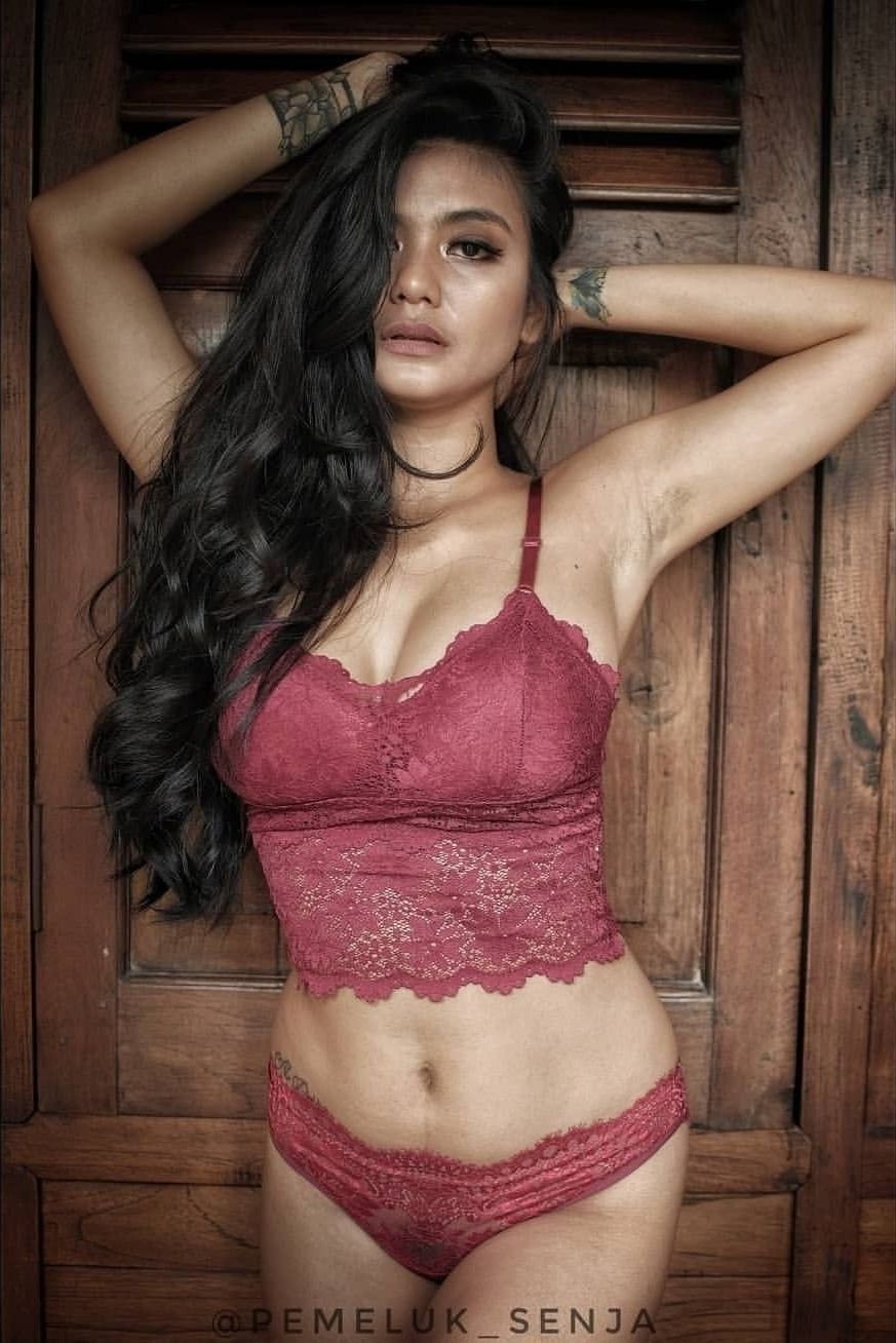 Indonesia Girls breasts