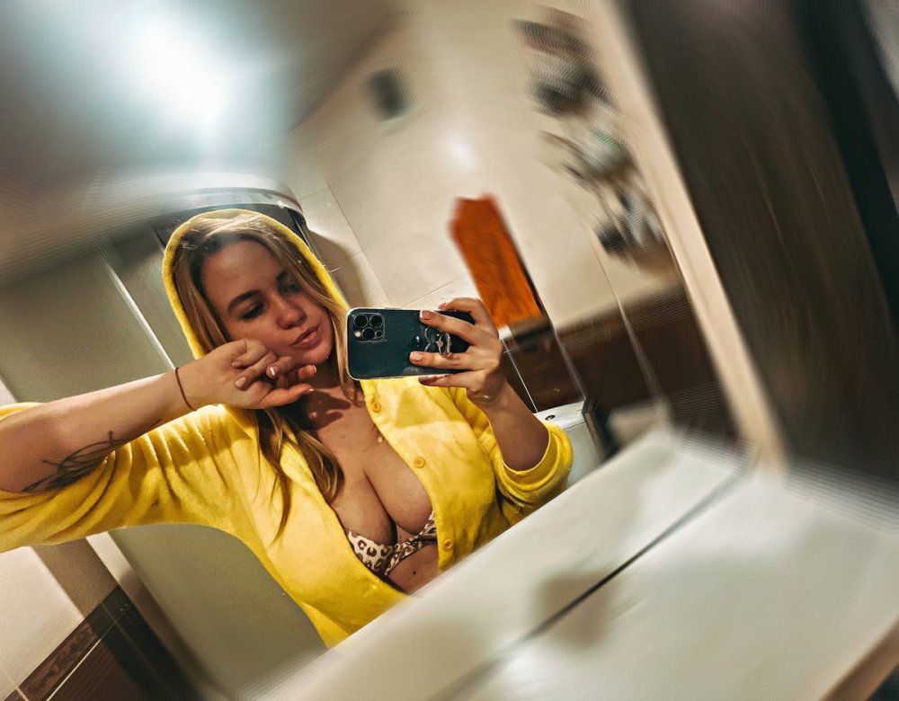 Julia Pink Matures Twitter Instagram Erotic