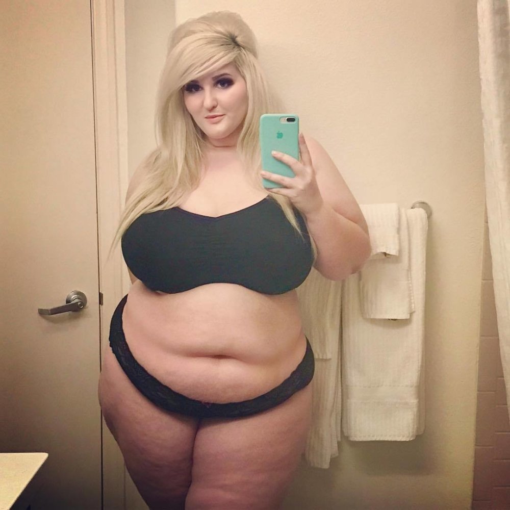 Pyshki in swimsuits