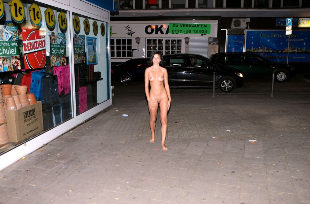 Girls exhibitionists