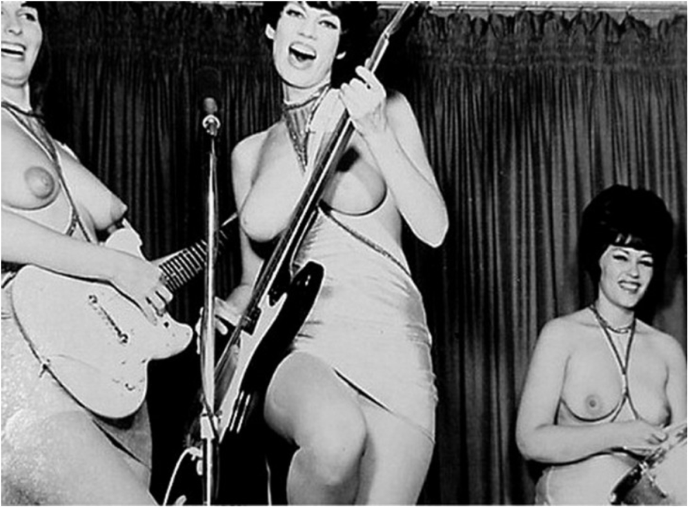 Naked girls on rock concerts