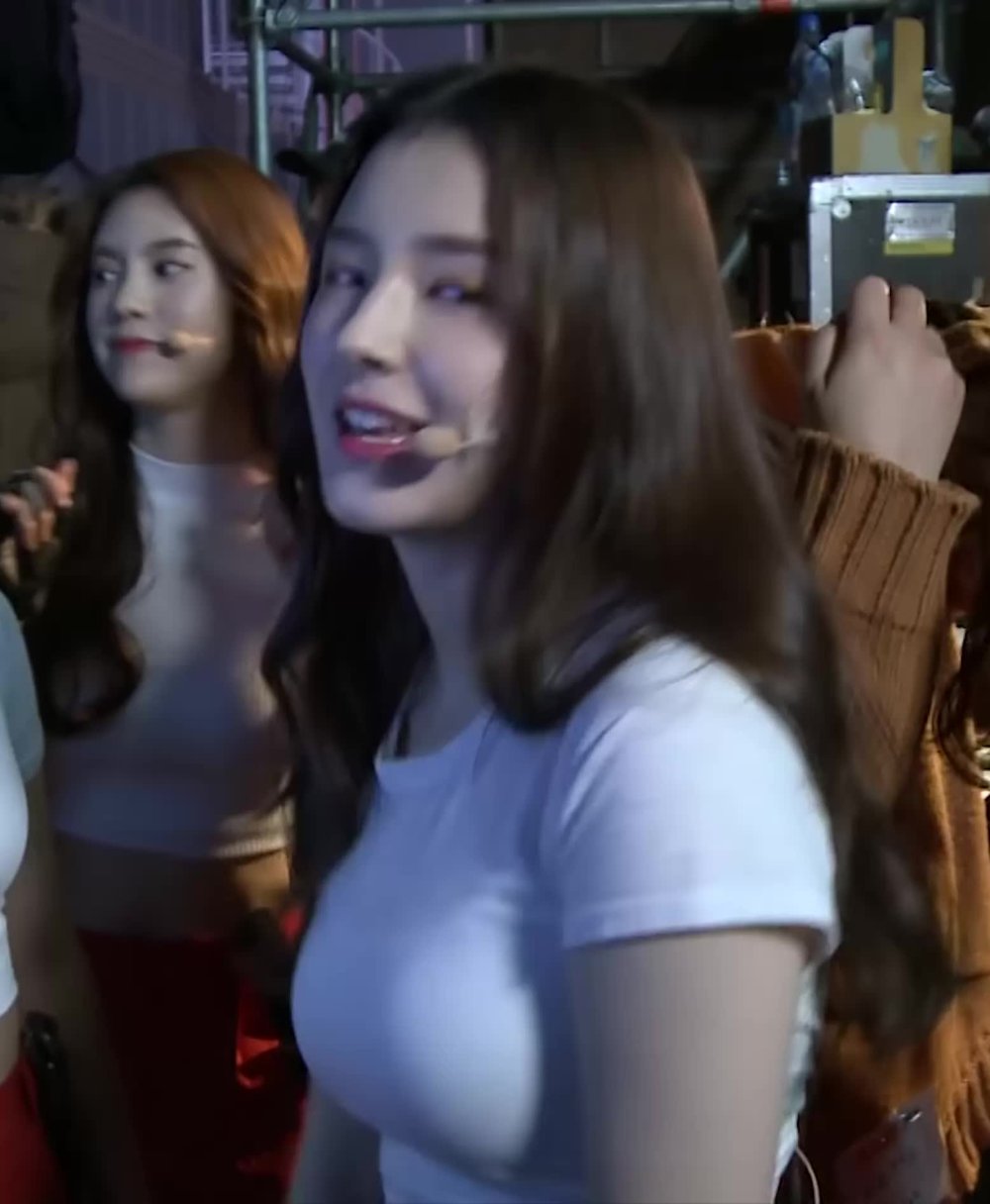 Nancy Jewel McDonie concert