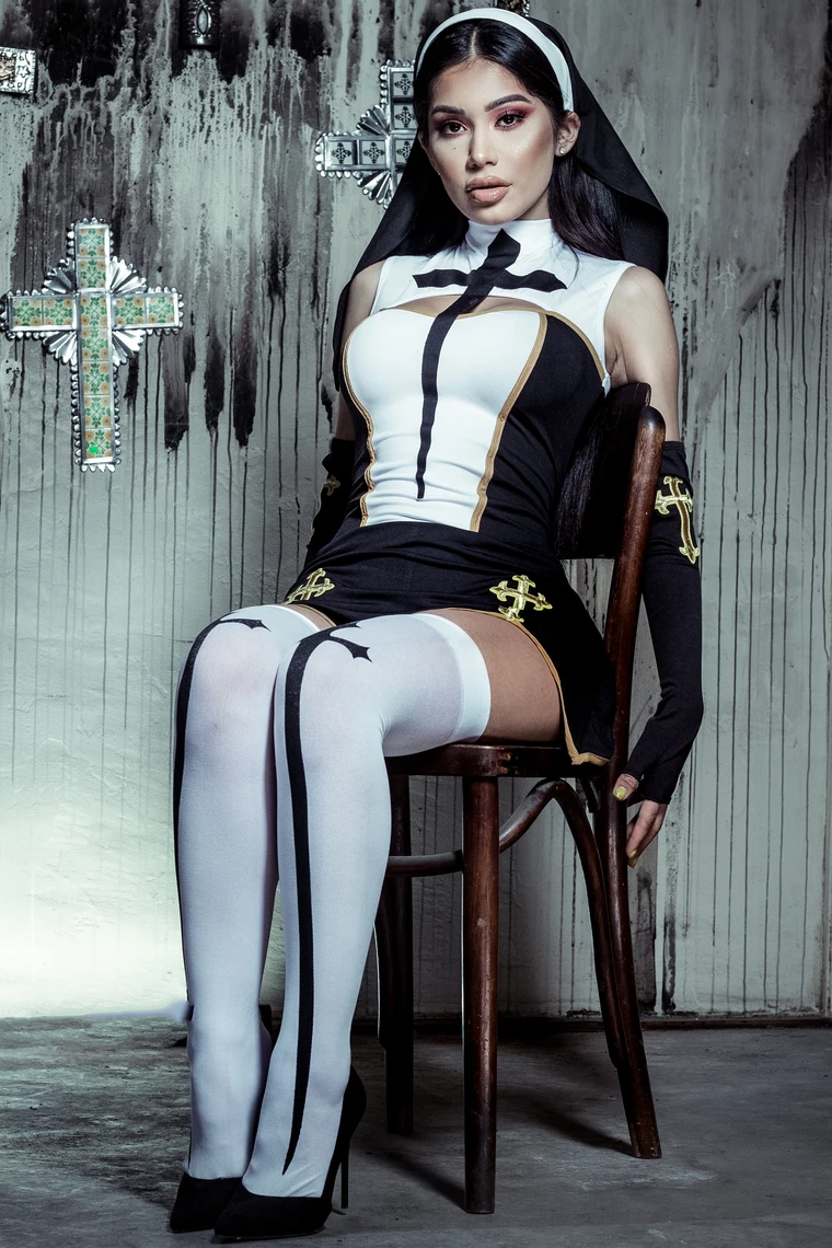 The costume of the nun Latex