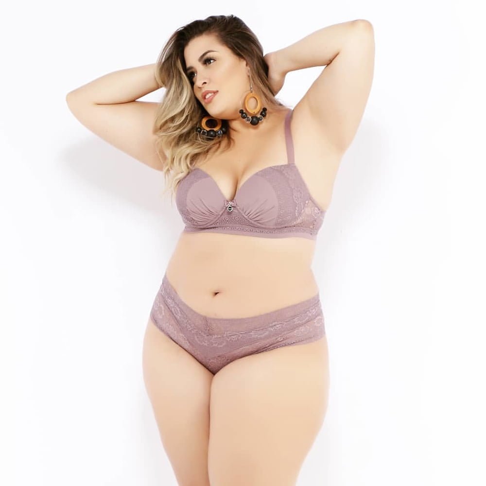 Vicki LI neckline