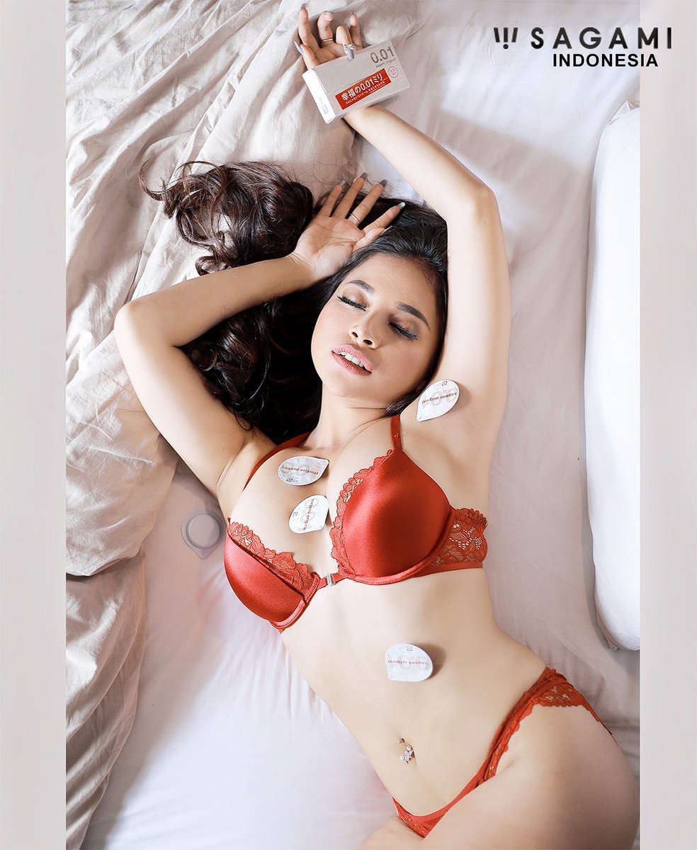 Model Sagami Bugil