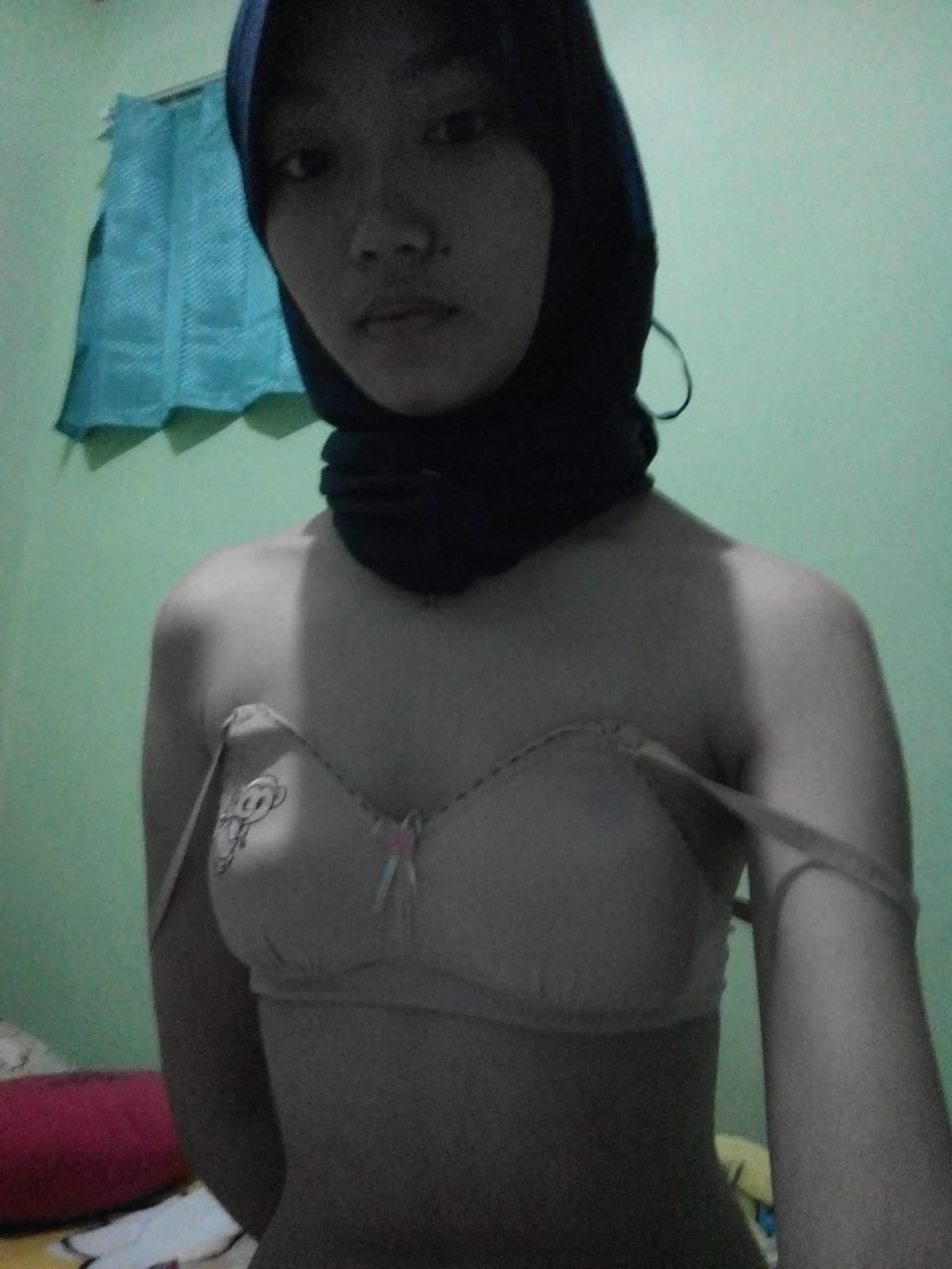 Muslim breasts selfie