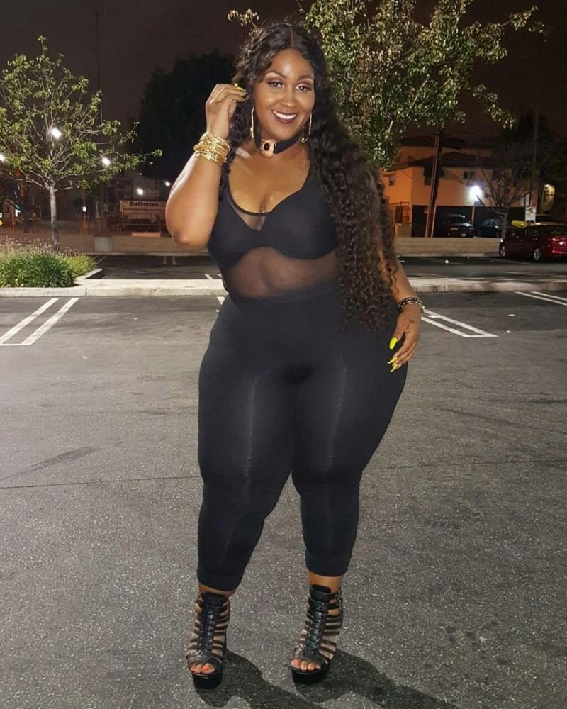 Model Big Black Ebony