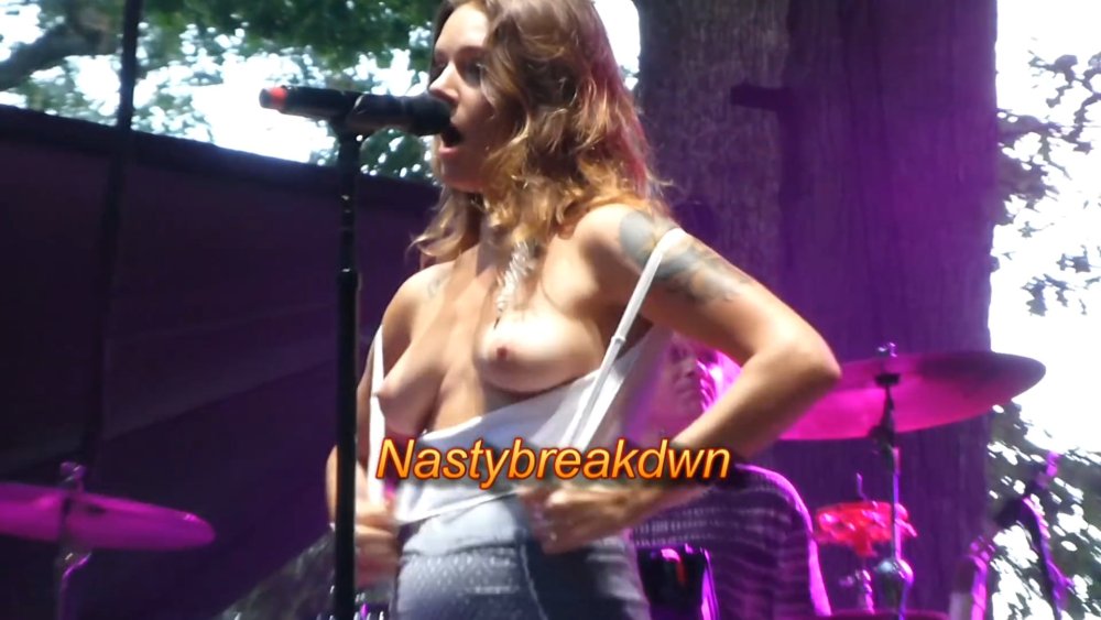 TOVE LO TOPLESS