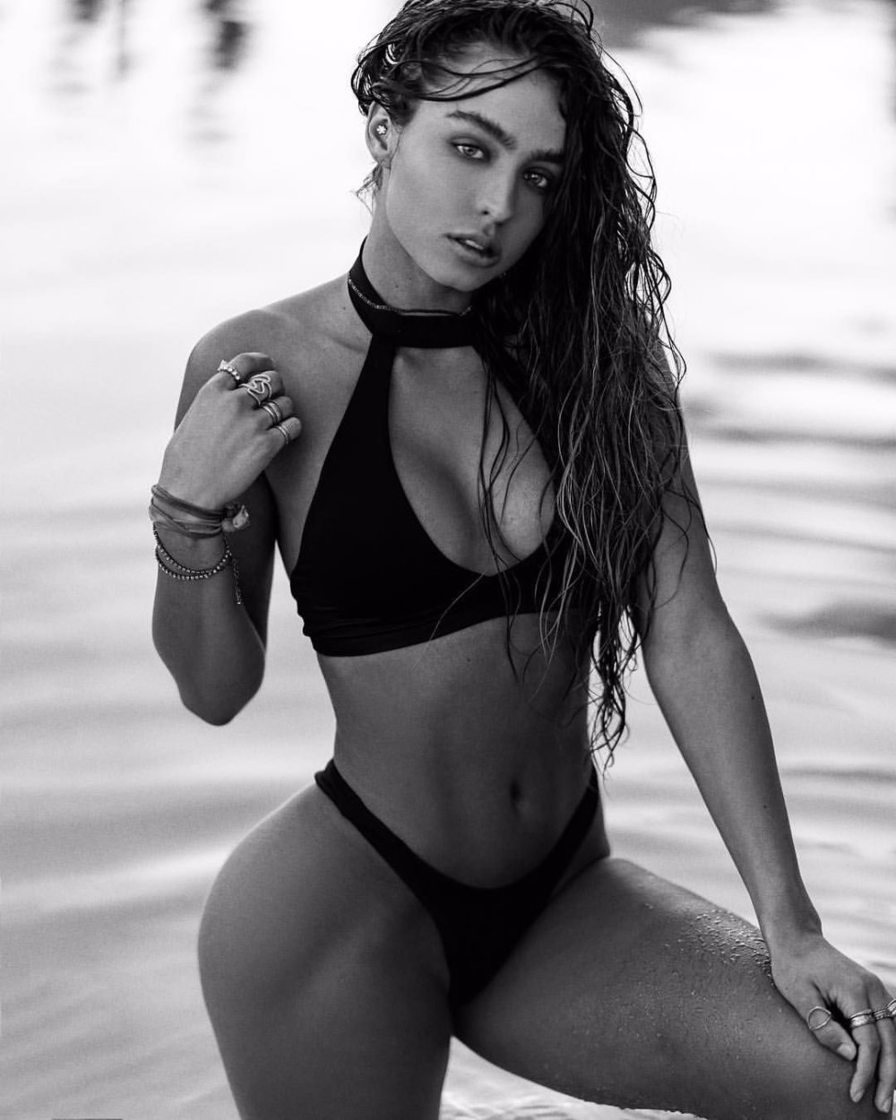 Model Camila Davalos