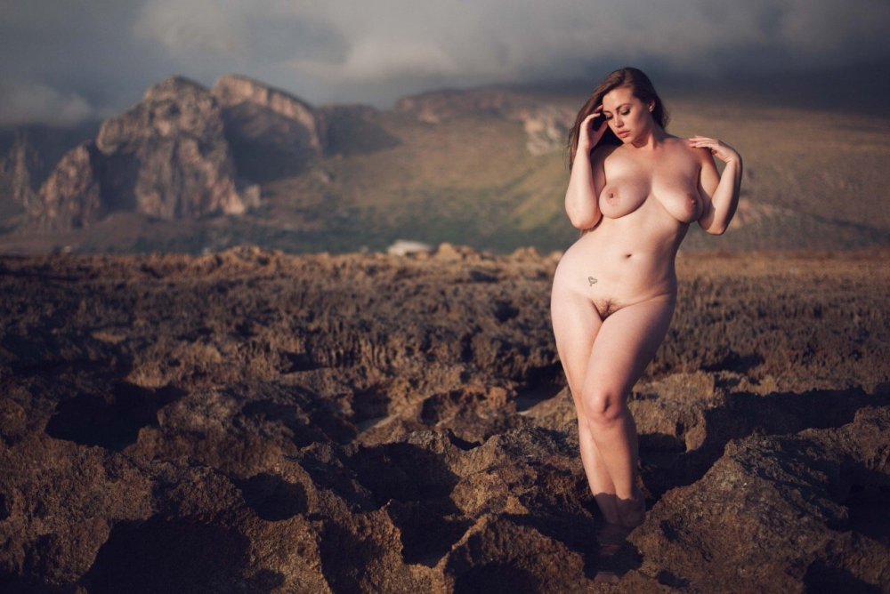 Lilias Right Naked