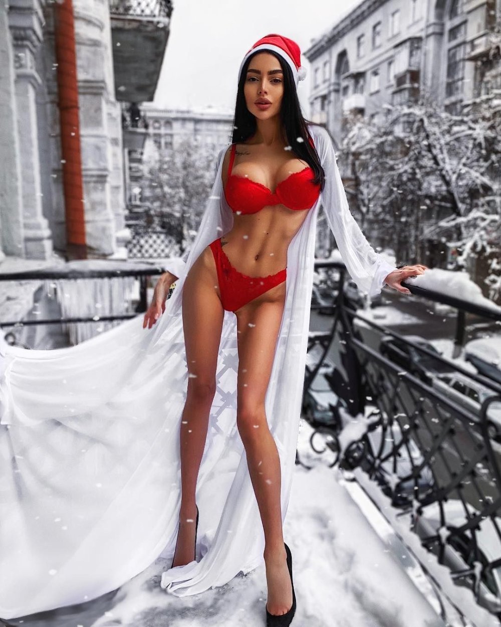 Alena Omovich 2020