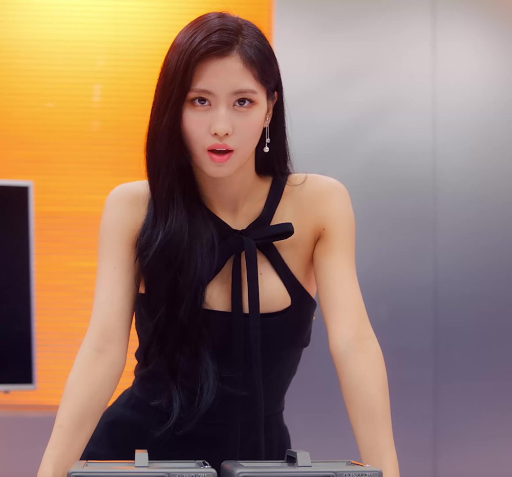 Momo Twisse Toples