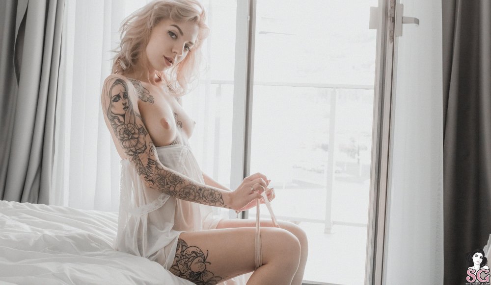 Elisarose - Elisa in Wonderland Suicide Girls naked