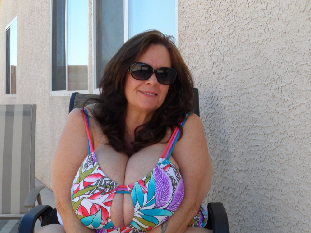 Rachel Style Naked Mom