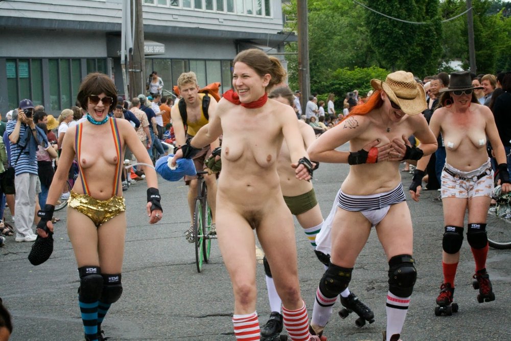 Protests of naked Italians