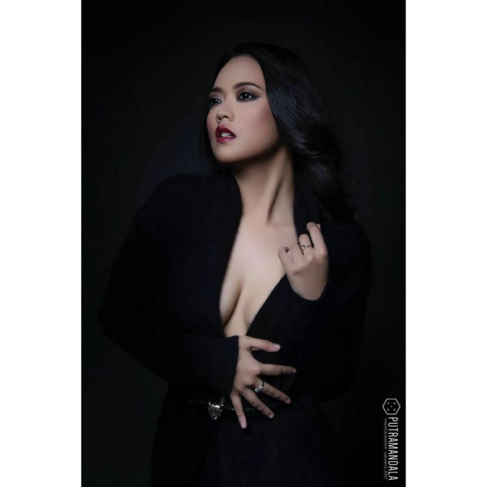 Sasha Vinni Model