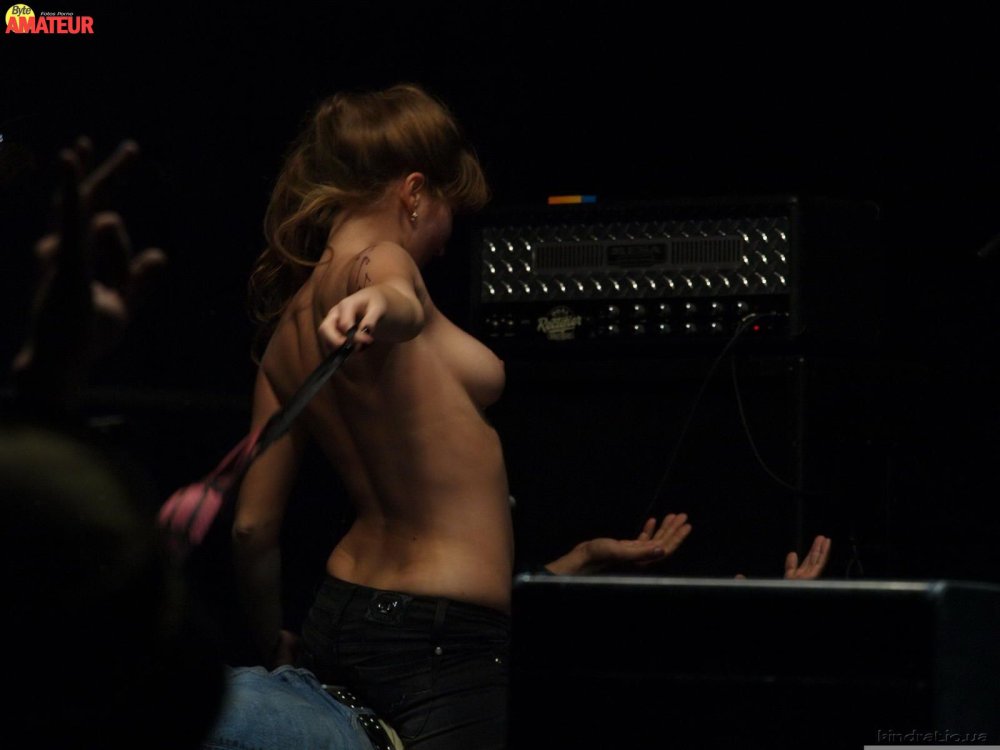 Naked chicks dance striptease