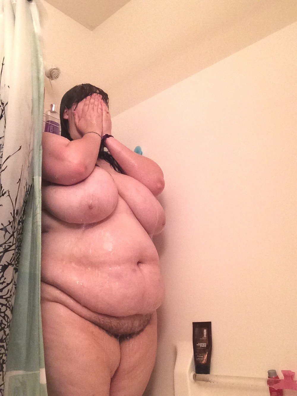 Very fat bare women