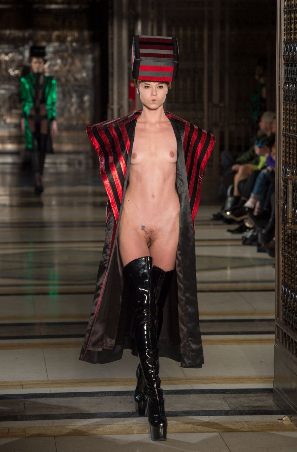 High fashion without panties