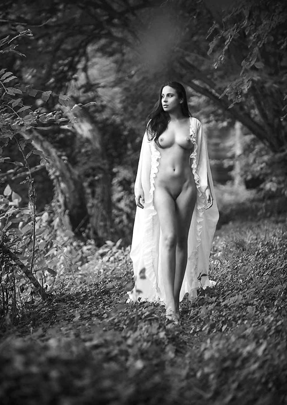 Photo shoot in the style of nude in nature