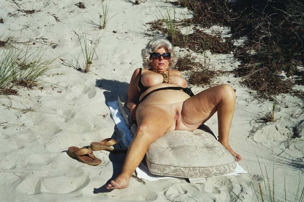 Naked old women on macopalomas