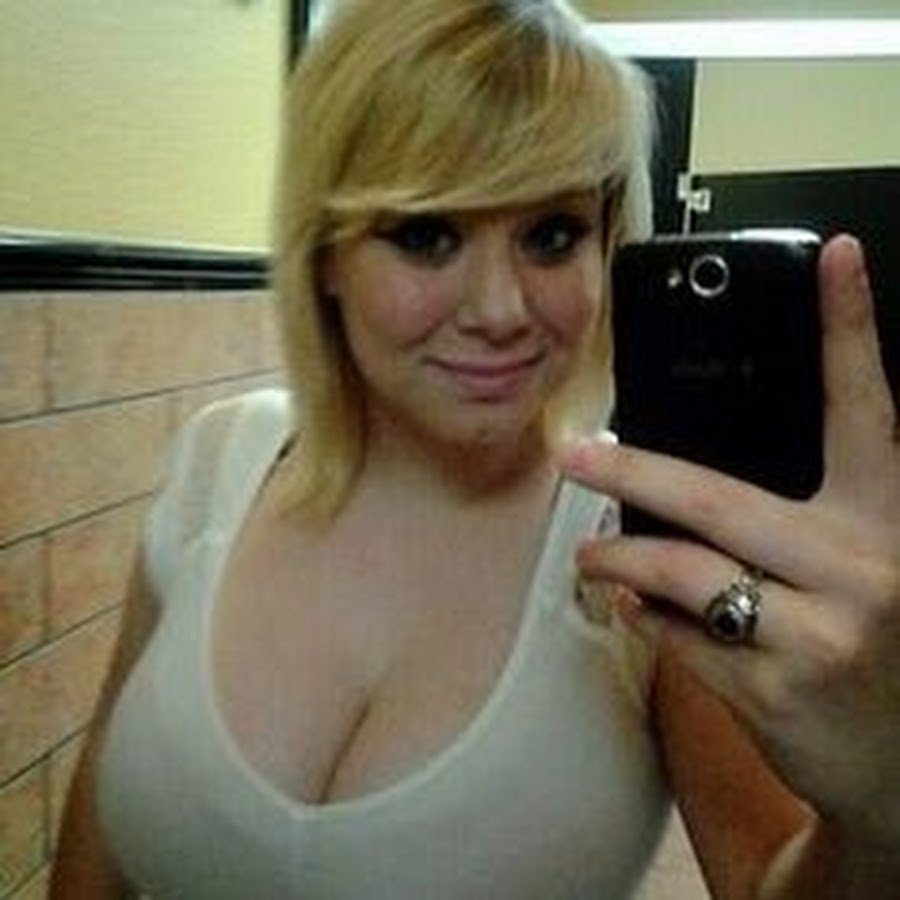 Anastasia Kvitko Selfie