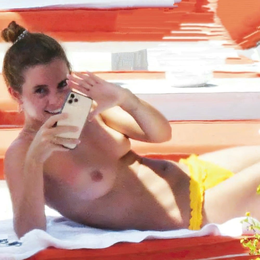 Paparazzi Emma Watson Toples