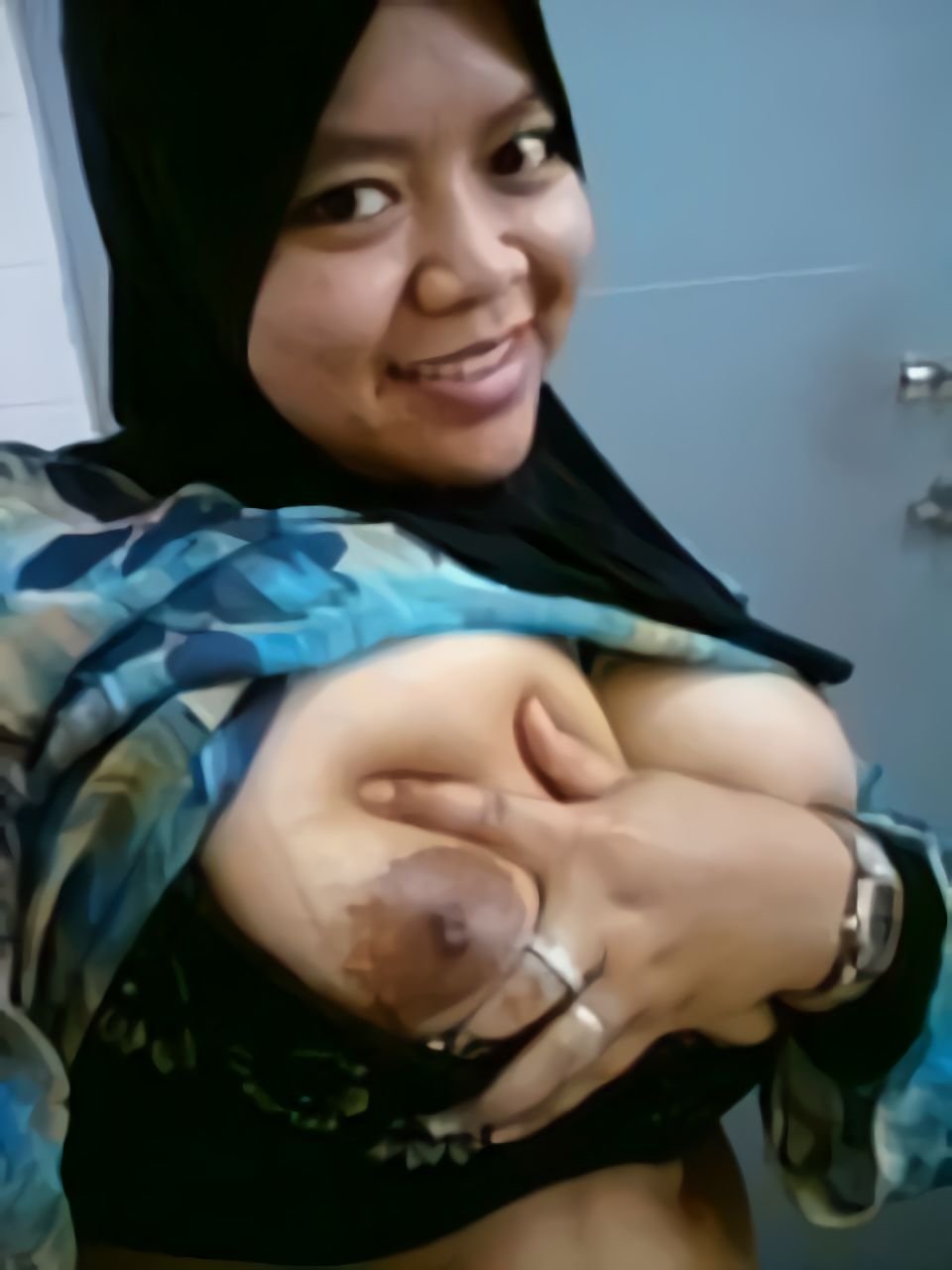 Melly - Indonesian Hijab Muslim Girl Nude Full