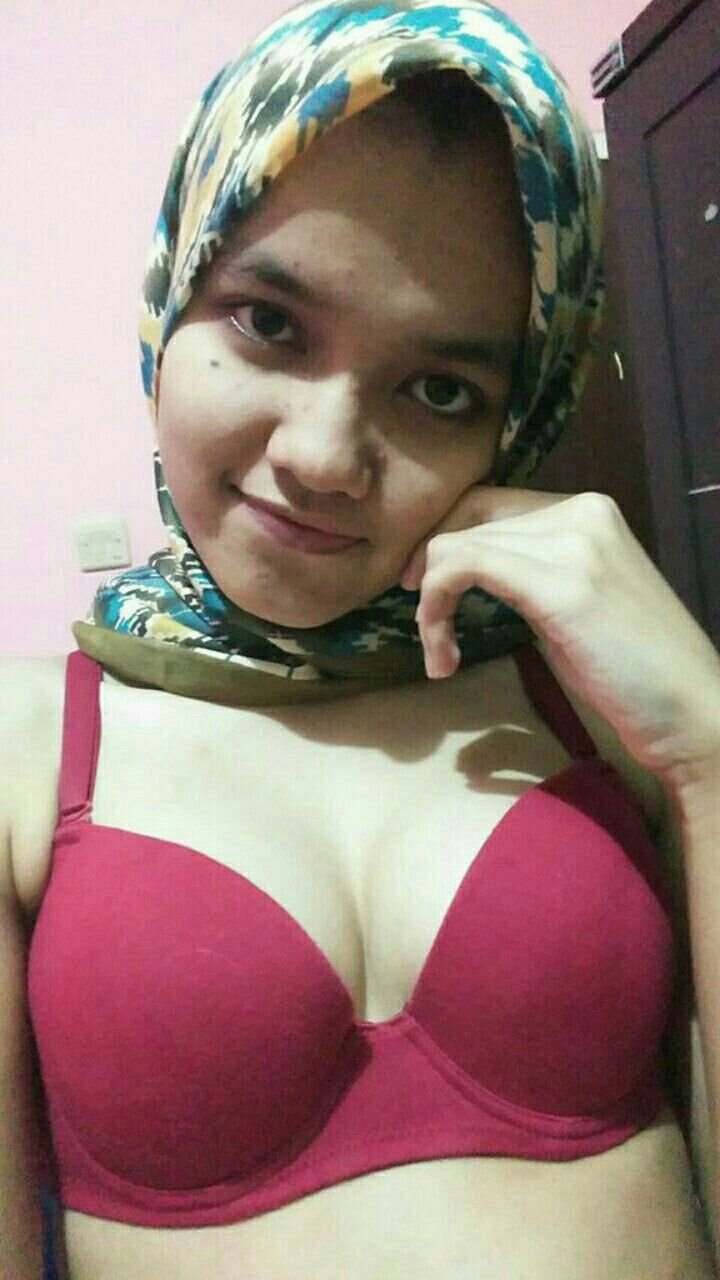 Melly JilBoobs
