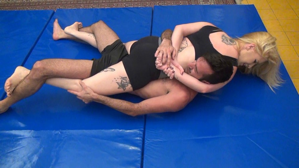 Muscle Mixed Wrestling