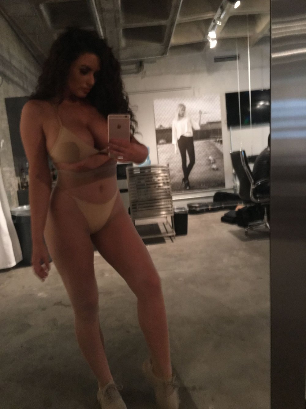 Ebigail Ratchford +21 Naked