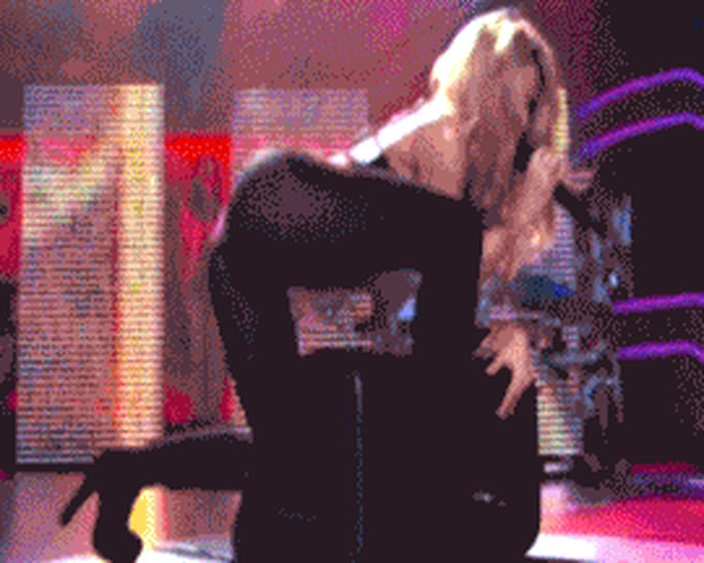 Shakira is dancing Tverk