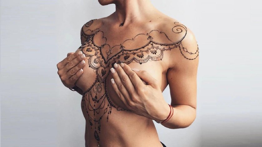 Mehendi under the chest
